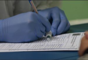 Piden agendar previamente hora para laboratorio