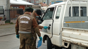 Roban tres vehículos de madrugada: volcaron dos y abandonaron un camión