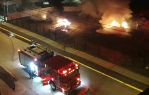 Envían a la cárcel a dos detenidos por incendio de vehículos