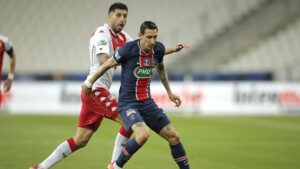 Guillermo Maripán sufrió ante el PSG y no pudo ser campeón