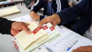Casi 415 mil extranjeros en Chile están habilitados para votar: 10 nacionalidades encabezan nómina