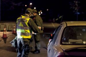 Dan por cumplida la pena a joven que golpeó a carabinero durante toque de queda