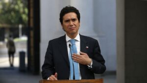 “Sorprende que aquellas personas que juraron respetar la Constitución insistan en propuestas inconstitucionales”