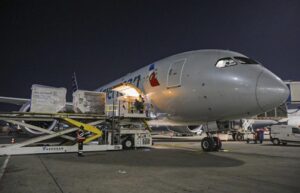 Chile recibe 476 mil vacunas de Pfizer y AstraZeneca y supera 10 millones de inoculados con 1 dosis