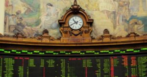 Bolsa de Santiago abre con su mayor caída en 14 meses y perdiendo todo lo ganado en 2021