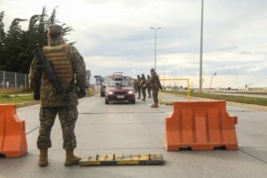 Autoridades piden aumentar medidas sanitarias ante disminución de casos activos