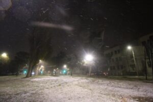 La nieve llegó de sorpresa este lunes a Punta Arenas