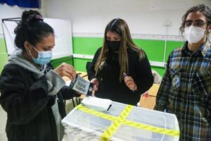 Las urnas y votos quedaron resguardados en cada sede