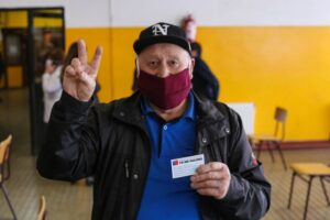Debate por el “carné verde” divide a Salud de la comunidad