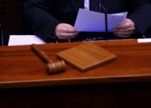 Sujeto que habría tratado de robar camión queda con arresto nocturno