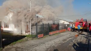 Vecinos rescataron a adulto mayor en medio de incendio que destruyó su casa