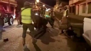 Condenan a dos jóvenes por agredir a Carabineros