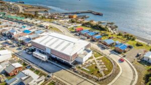 Inauguran la cancha cubierta más austral del mundo en Cabo de Hornos