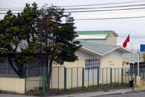 Entran a robar a Escuela España y sustraen tres computadoras