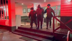 Tuvo su noche de furia: llegó ebrio a su casa y le propinó golpiza a su hermano
