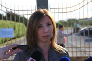 Fiscal y abusador enjuiciado: “La mantenía silenciada bajo amenazas”