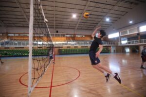 El vóleibol retomó sus actividades de forma presencial en el gimnasio fiscal