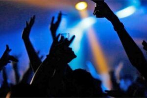 Doce detenidos deja fiesta clandestina realizada en Porvenir