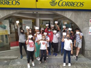 Colaboración permitirá intercambio de 500 postales entre niños magallánicos y del País Vasco