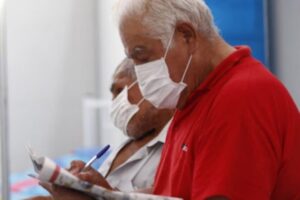 Ocupación laboral en adultos mayores es la sexta más alta del país