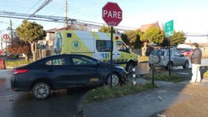 Colisión entre taxi colectivo y vehículo particular