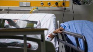 Minsal reporta la cantidad de casos nuevos más baja en tres semanas y una ocupación UCI del 96,3%