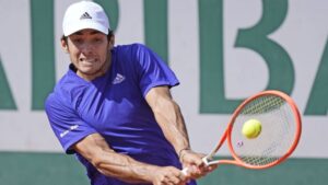 Cristian Garín ganó en Roland Garros y se instaló entre los 16 mejores