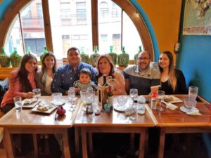 Día del Padre se vivió ayer con alegría en restaurantes de Punta Arenas