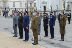 Después de meses retornó a Punta Arenas el tradicional izamiento del pabellón nacional