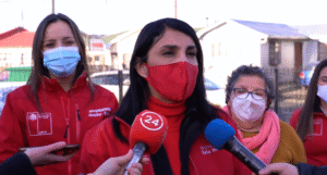 La ministra Karla Rubilar se reunió con juntas de vecinos para aclarar dudas sobre el IFE Universal