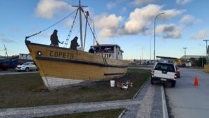 Armada restauró antiguo barco en Bahía Chilota