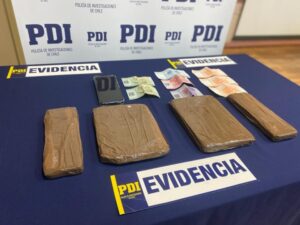 Capturan a ciudadana colombiana que intentó ingresar 2,7 kilos de cocaína a Punta Arenas