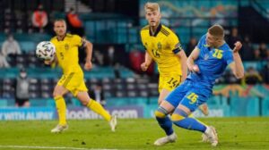 Ucrania derrotó en el último minuto a Suecia y se mete en cuartos de final de la Eurocopa