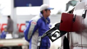 Bencinas disminuirán $150 por litro de aprobarse rebaja del impuesto específico