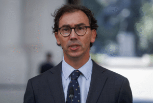AC contra ministro Figueroa: Comisión revisora define a diputado UDI como presidente de la instancia