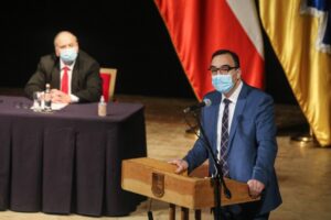 Con anuncio de dos demandas al Estado asumió Flies como gobernador regional