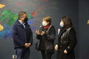 Inauguran en el Centro Cultural de Punta Arenas exhibición sobre la primera vuelta al mundo