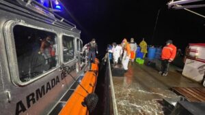 Armada realiza evacuación médica de joven tripulante con problema médico