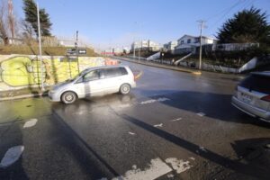 Denuncian vergonzoso estado de pasos peatonales en Punta Arenas