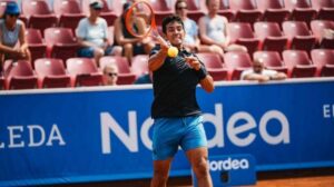 Christian Garín tiene un cómodo debut venciendo en dos  sets seguidos para avanzar en Gstaad