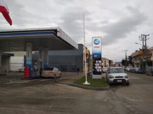 Resignación y molestia tras 32 semanas de alzas de las bencinas