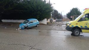Imprudente maniobra de adelantamiento concluye con violenta colisión