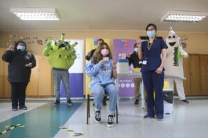 Salud refuerza proceso de vacunación para jóvenes desde los 15 años