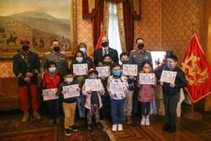 Municipalidad de Punta Arenas y Ejército de Chile premian a niños en el Día de la Bandera