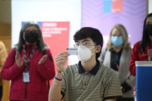 Inician oficialmente campaña de vacunación para jóvenes de 17 años sin comorbilidades