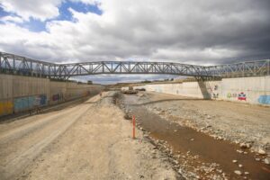 Vecinos lamentan el no uso de la pasarela Santos Mardones