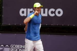 Nico Jarry remonta un partido increíble y se mete en segunda ronda del Challenger de Ludenscheid
