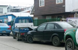Desconocidos robaron un auto y lo abandonaron tras chocarlo