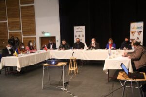 Alcaldes y parlamentarios magallánicos se reunieron para fijar puntos en común por desmunicipalización