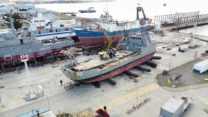 Con nuevo sistema sacan embarcación naval para reparación en Asmar